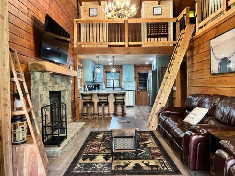 Stunning Riverside Retreat - Ellijay, Georgia