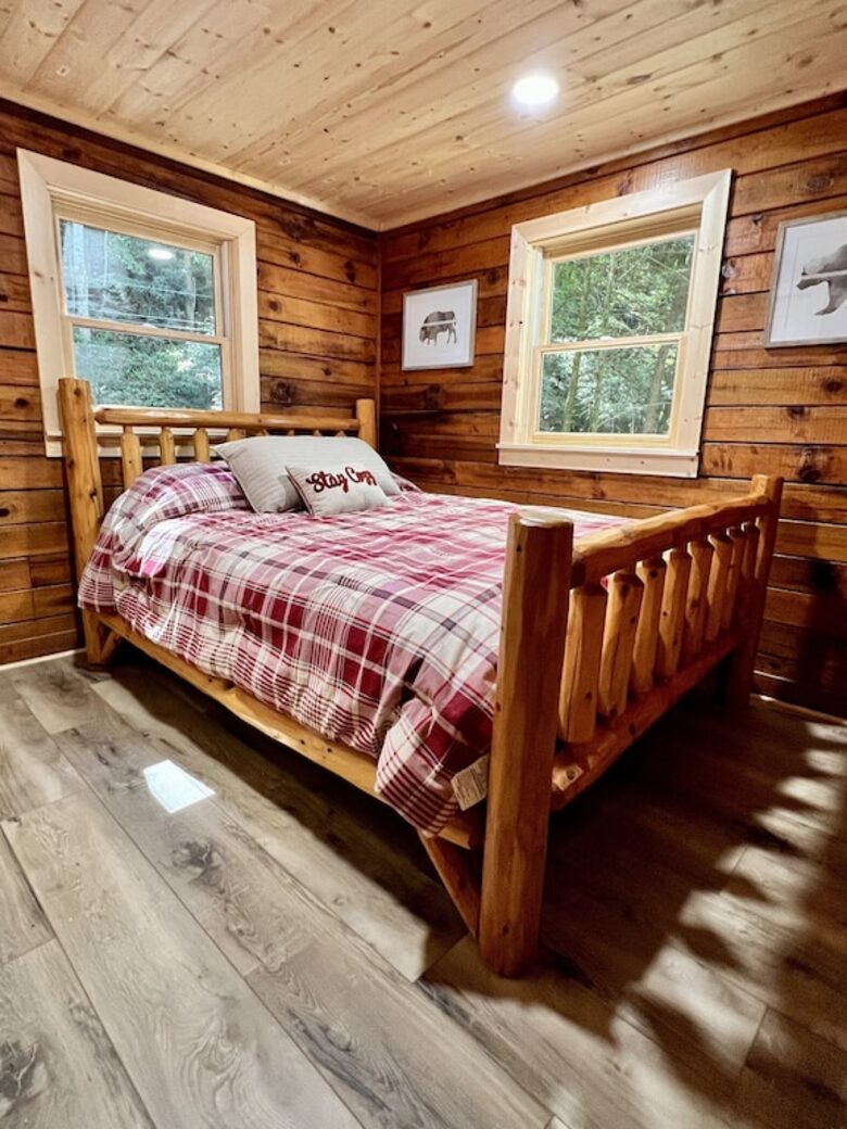 Stunning Riverside Retreat - Ellijay, Georgia