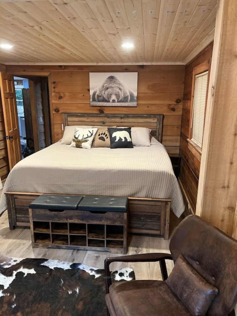 Stunning Riverside Retreat - Ellijay, Georgia