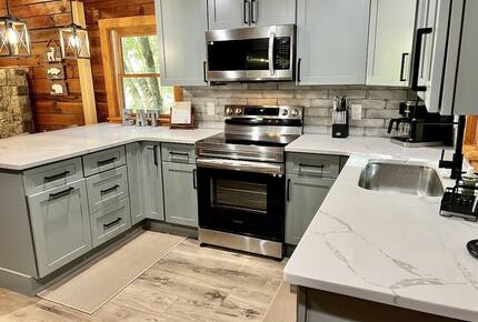 Stunning Riverside Retreat - Ellijay, Georgia
