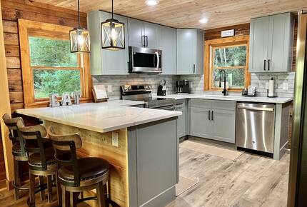 Stunning Riverside Retreat - Ellijay, Georgia
