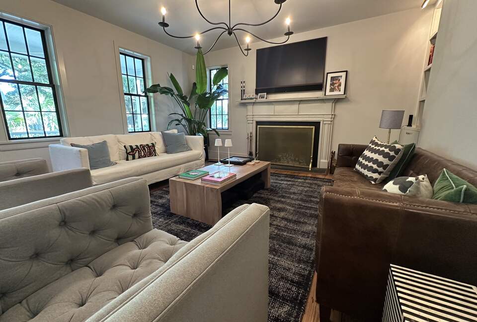 Mount Pleasant Contemporary Charmer - Mount Pleasant, South Carolina