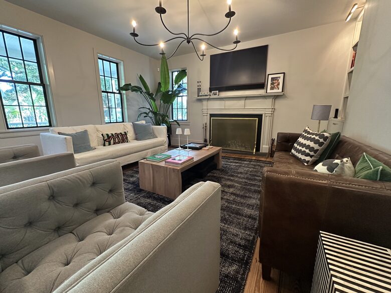 Mount Pleasant Contemporary Charmer - Mount Pleasant, South Carolina