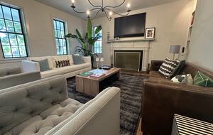 Mount Pleasant Contemporary Charmer - Mount Pleasant, South Carolina