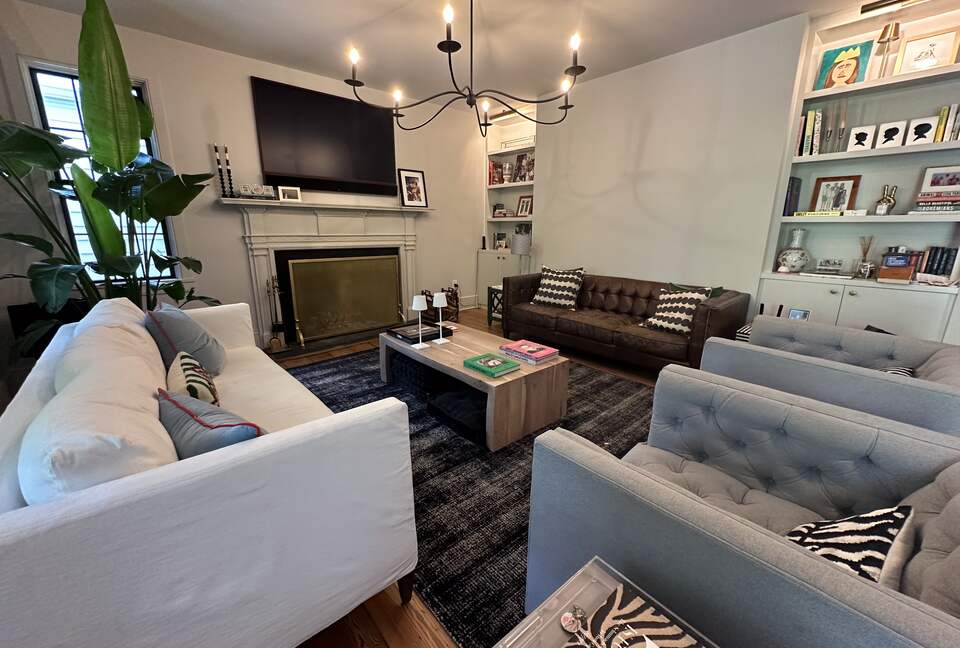 Mount Pleasant Contemporary Charmer - Mount Pleasant, South Carolina