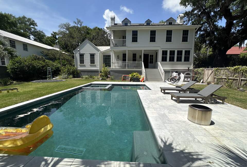 Mount Pleasant Contemporary Charmer - Mount Pleasant, South Carolina