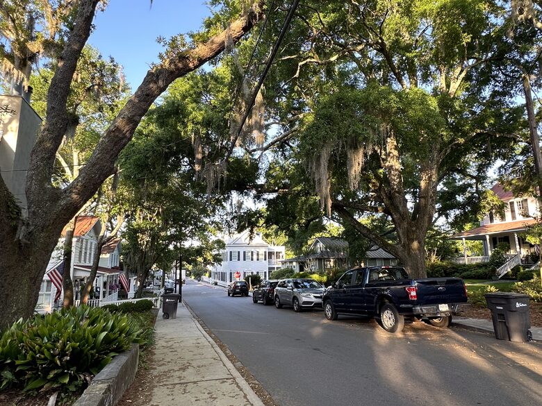 Mount Pleasant Contemporary Charmer - Mount Pleasant, South Carolina