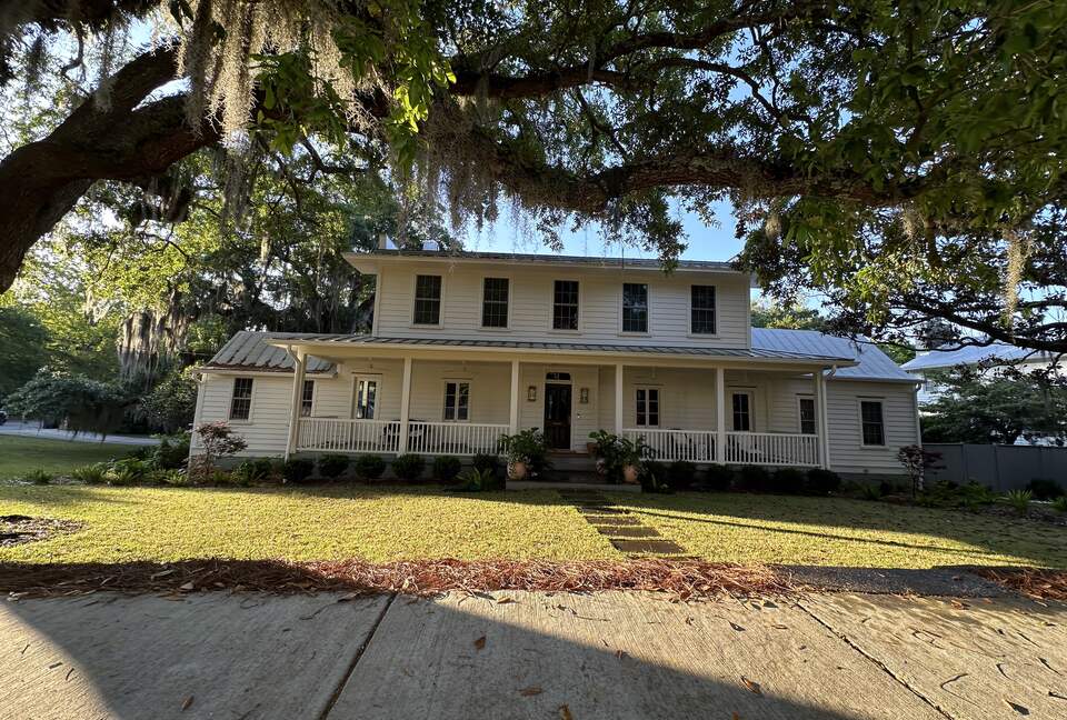Mount Pleasant Contemporary Charmer - Mount Pleasant, South Carolina