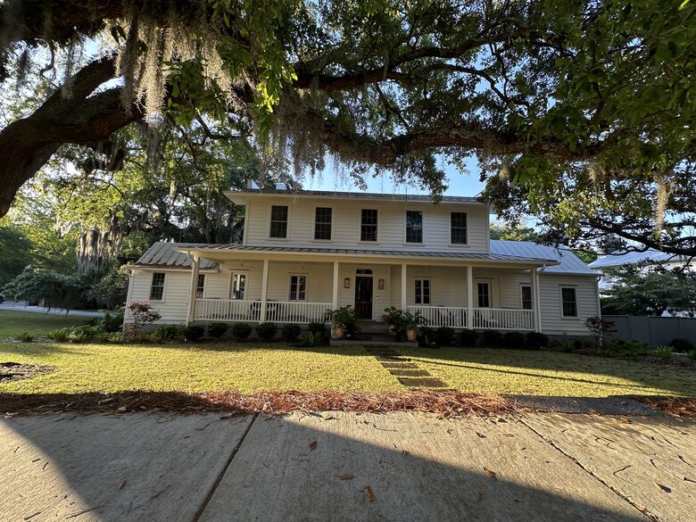 Mount Pleasant Contemporary Charmer - Mount Pleasant, South Carolina