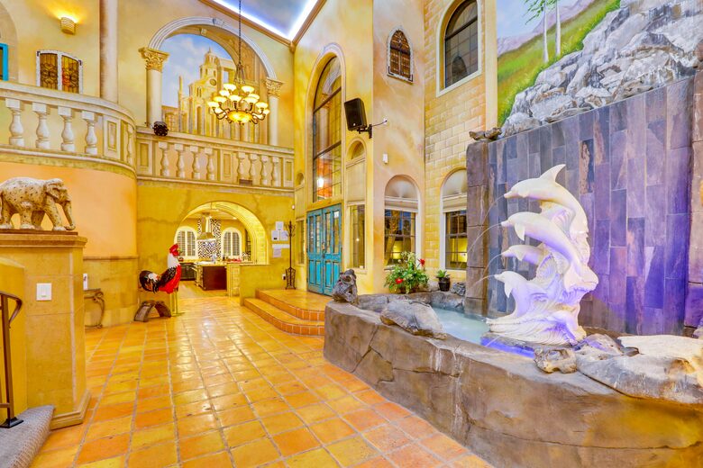 Spectacular 12-Bedroom Vegas Mansion - Las Vegas, Nevada
