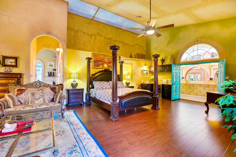 Spectacular 12-Bedroom Vegas Mansion - Las Vegas, Nevada