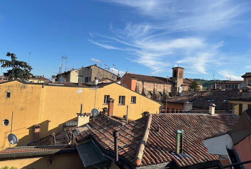 Elegant Home Gallery - Bologna, Italy