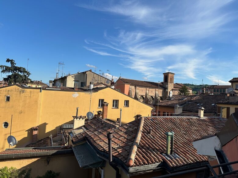 Elegant Home Gallery - Bologna, Italy
