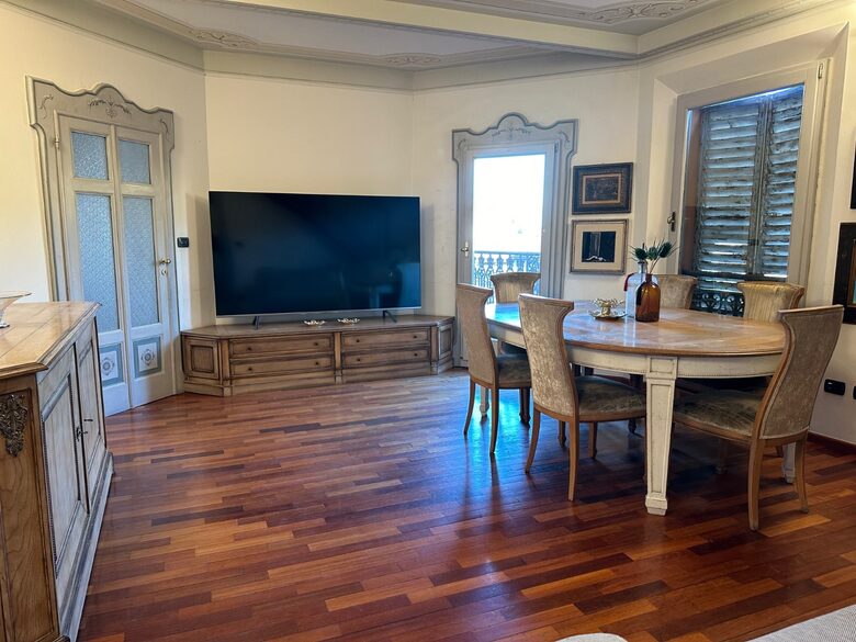 Elegant Home Gallery - Bologna, Italy