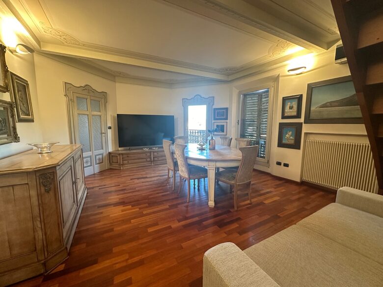 Elegant Home Gallery - Bologna, Italy