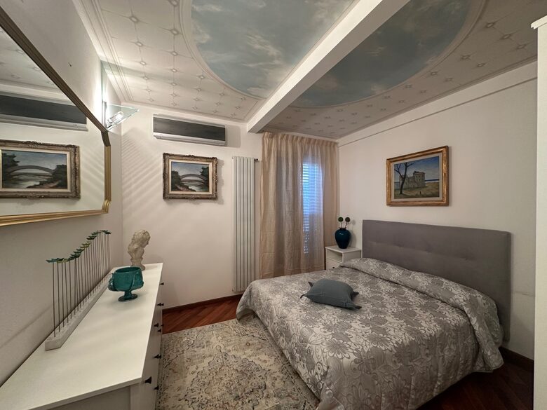 Elegant Home Gallery - Bologna, Italy