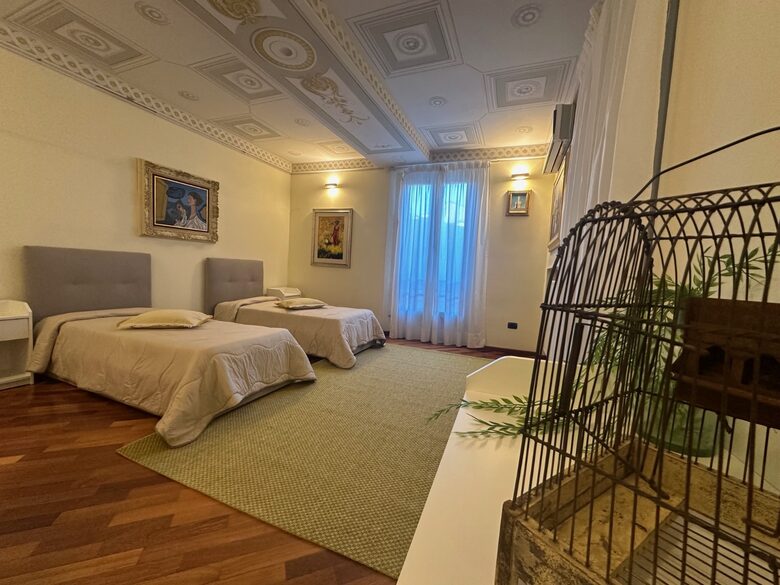 Elegant Home Gallery - Bologna, Italy