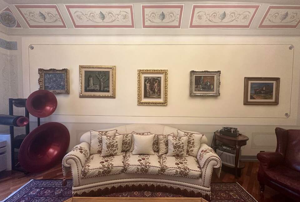 Elegant Home Gallery - Bologna, Italy