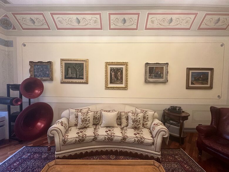 Elegant Home Gallery - Bologna, Italy
