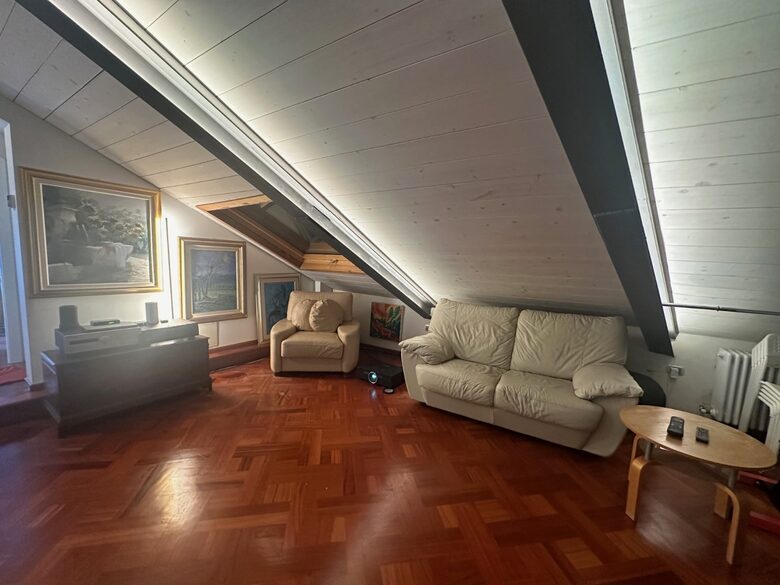 Elegant Home Gallery - Bologna, Italy