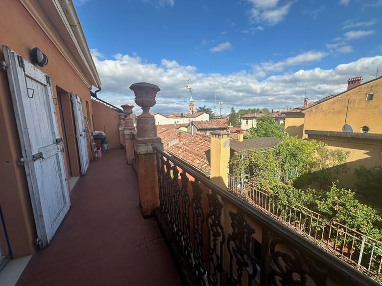 Elegant Home Gallery - Bologna, Italy