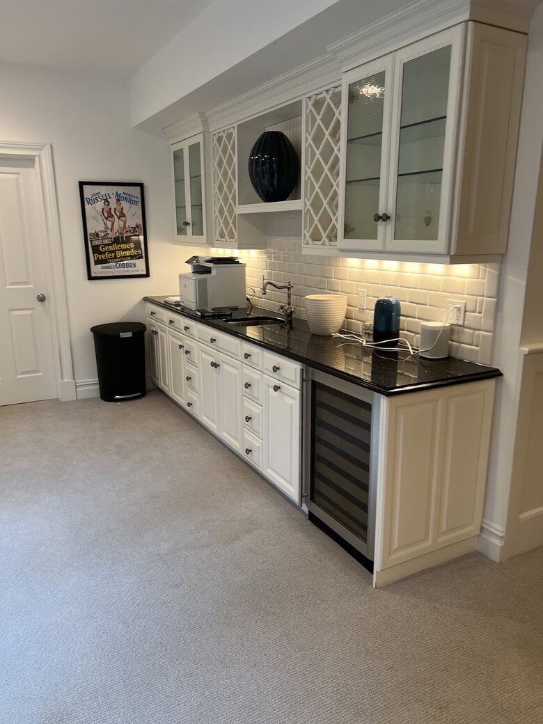 East Hampton 4 bedroom Retreat- Walk to Town - East Hampton, New York
