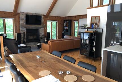 Modern Cottage in Pristine Mountain Setting - Lac-Sainte-Marie, Canada