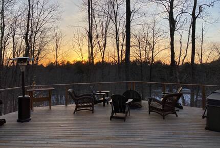 Modern Cottage in Pristine Mountain Setting - Lac-Sainte-Marie, Canada