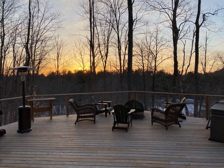 Modern Cottage in Pristine Mountain Setting - Lac-Sainte-Marie, Canada