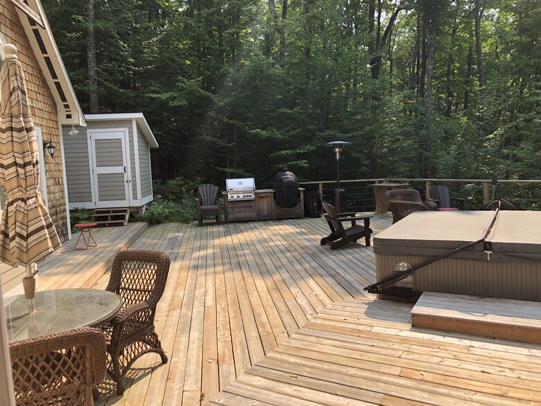 Modern Cottage in Pristine Mountain Setting - Lac-Sainte-Marie, Canada