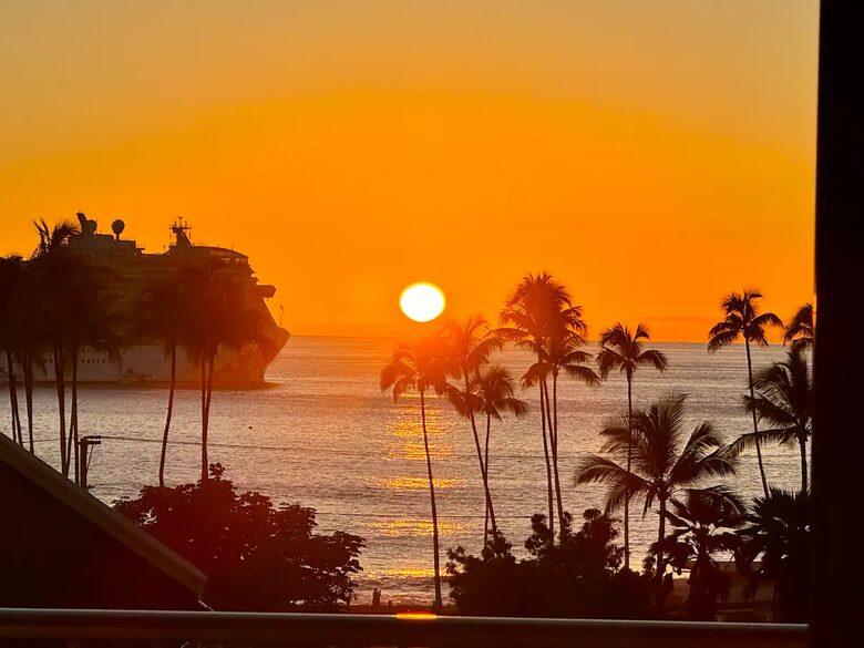 Island Glow - Kailua Kona, Hawaii