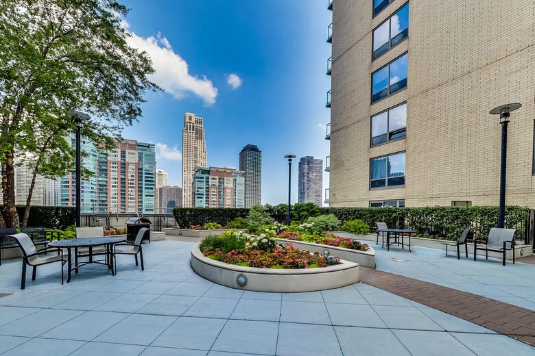 Exquisite Penthouse with Breathtaking Views - Chicago, Illinois