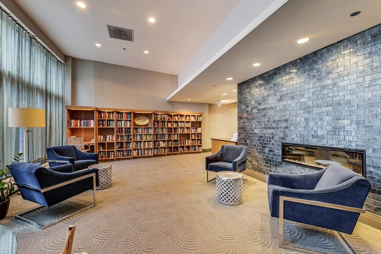 Exquisite Penthouse with Breathtaking Views - Chicago, Illinois