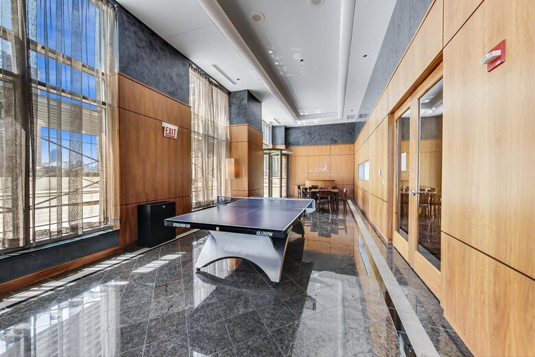 Exquisite Penthouse with Breathtaking Views - Chicago, Illinois
