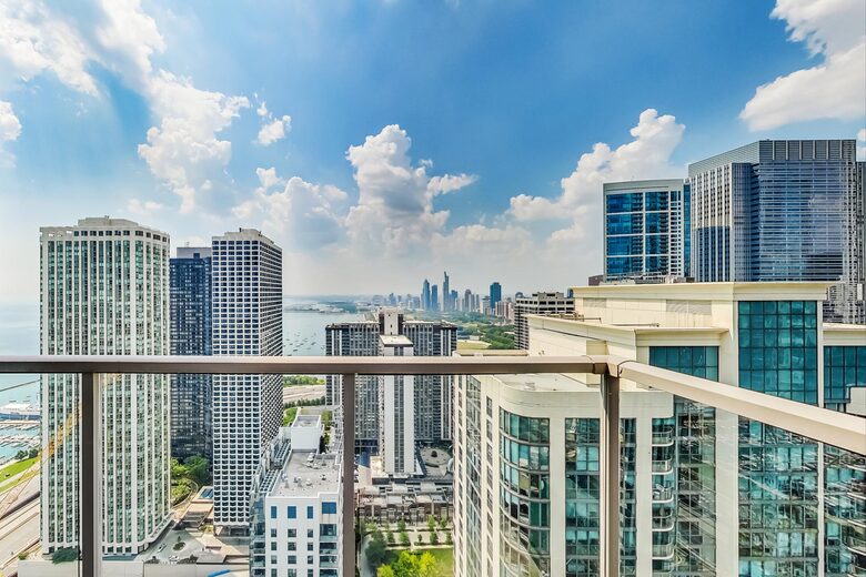 Exquisite Penthouse with Breathtaking Views - Chicago, Illinois