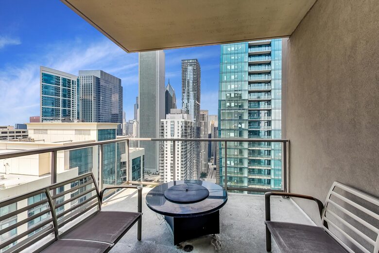 Exquisite Penthouse with Breathtaking Views - Chicago, Illinois