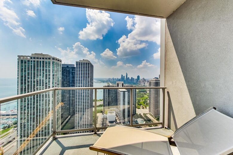 Exquisite Penthouse with Breathtaking Views - Chicago, Illinois