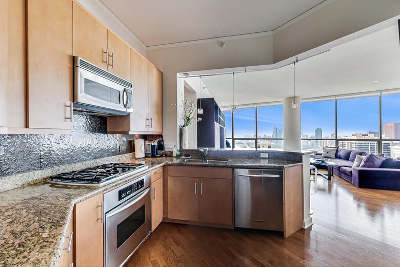 Exquisite Penthouse with Breathtaking Views - Chicago, Illinois