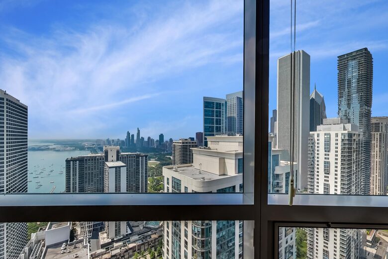 Exquisite Penthouse with Breathtaking Views - Chicago, Illinois
