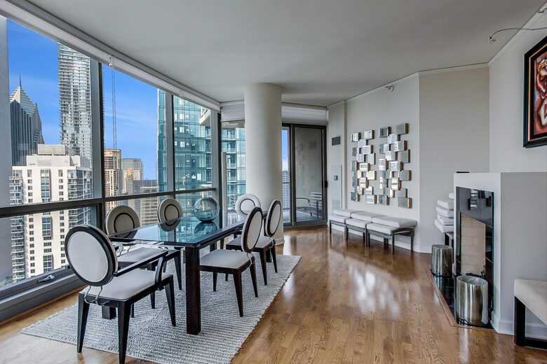 Exquisite Penthouse with Breathtaking Views - Chicago, Illinois