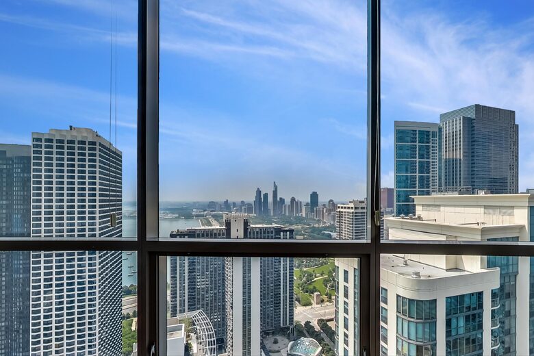 Exquisite Penthouse with Breathtaking Views - Chicago, Illinois