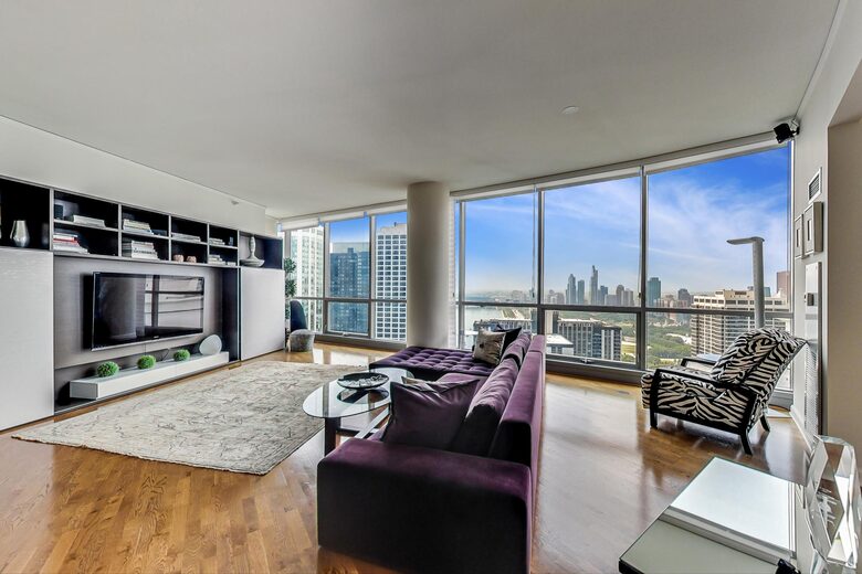 Exquisite Penthouse with Breathtaking Views - Chicago, Illinois