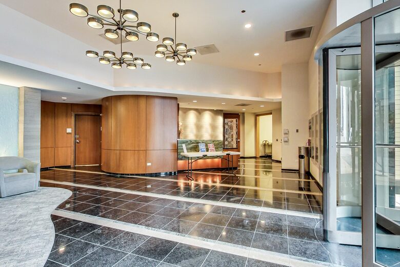 Exquisite Penthouse with Breathtaking Views - Chicago, Illinois