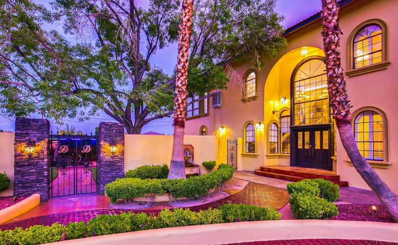 Spectacular 12-Bedroom Vegas Mansion - Las Vegas, Nevada