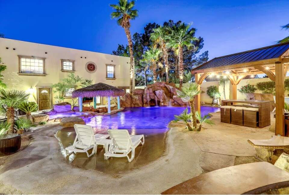 Spectacular 12-Bedroom Vegas Mansion - Las Vegas, Nevada