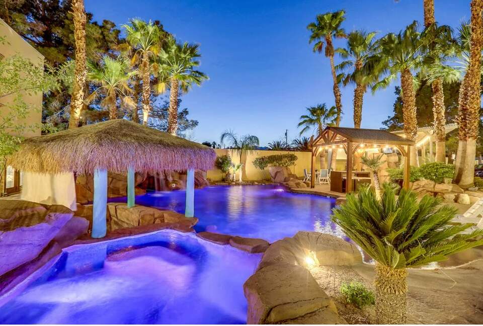 Spectacular 12-Bedroom Vegas Mansion - Las Vegas, Nevada