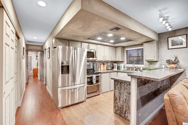 Spectacular 12-Bedroom Vegas Mansion - Las Vegas, Nevada