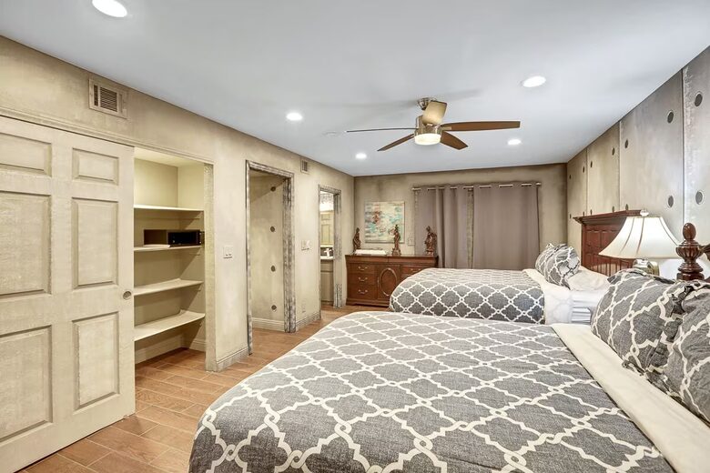 Spectacular 12-Bedroom Vegas Mansion - Las Vegas, Nevada