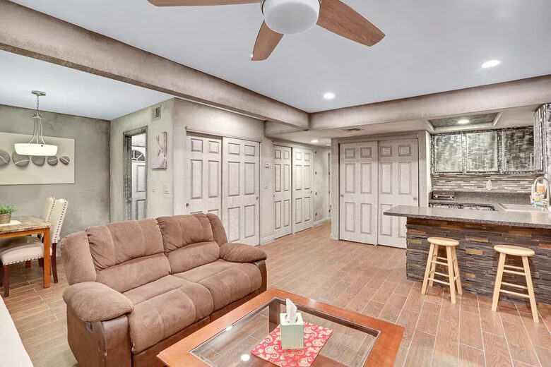 Spectacular 12-Bedroom Vegas Mansion - Las Vegas, Nevada