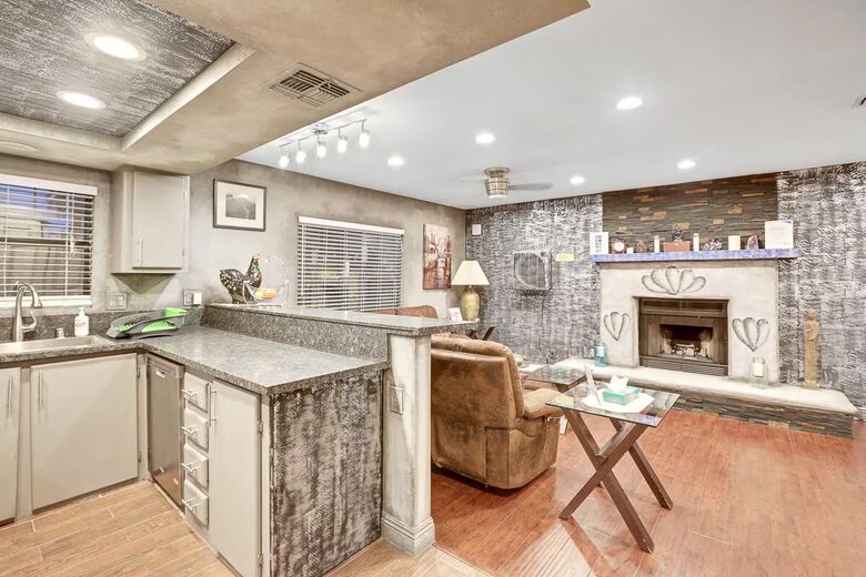 Spectacular 12-Bedroom Vegas Mansion - Las Vegas, Nevada